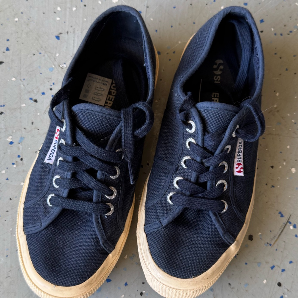 Supers navy blue tennis shoes